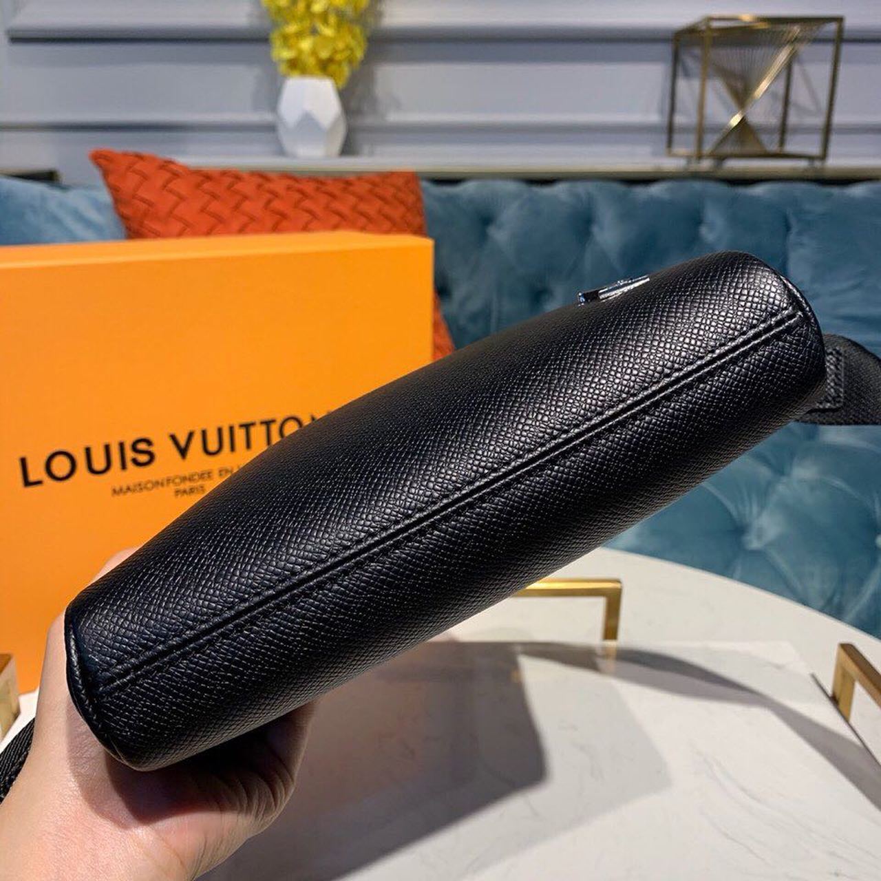 Louis Vuitton Alex Messenger BB Taiga Black For Men, Men’s Bags, Shoulder And Crossbody Bags 9.8in/25cm