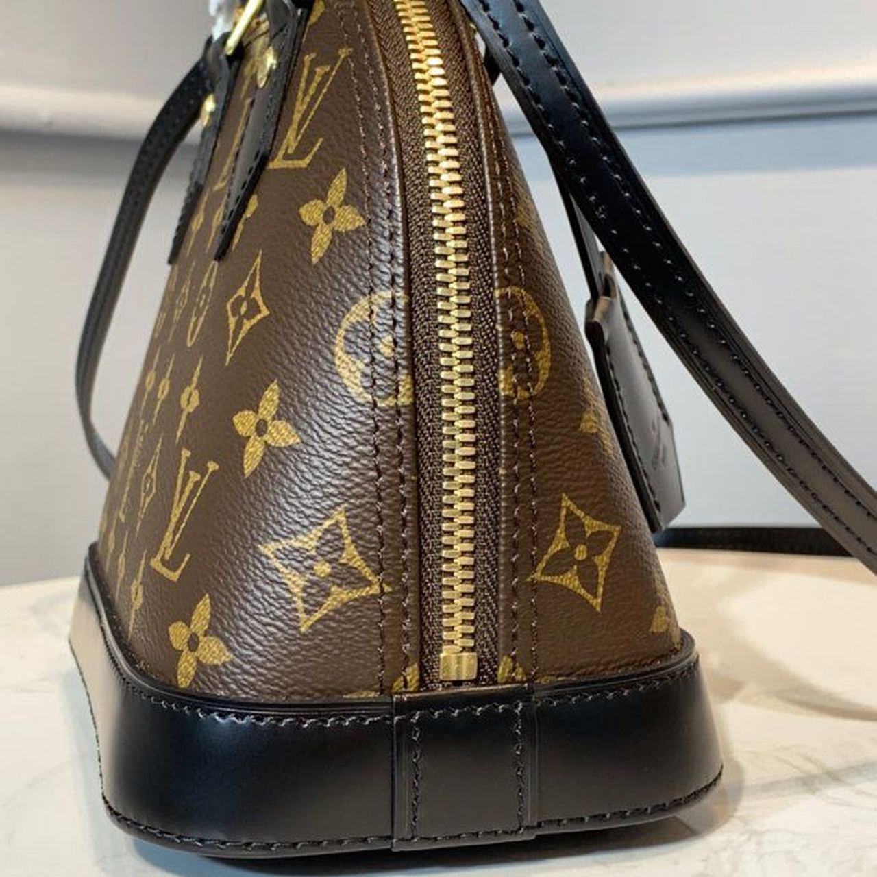 Louis Vuitton Alma BB Monogram Canvas For Women, Women’s Handbags, Shoulder And Crossbody Bags 9.8in/24cm