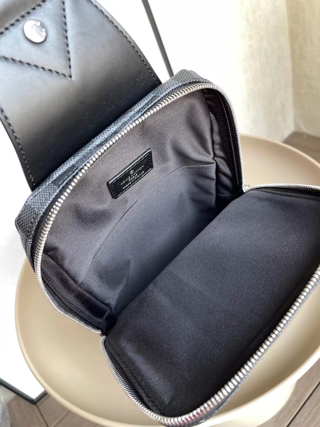 Louis Vuitton Avenue Sling Bag Damier Graphite For Men, Men’s Bags, Crossbody Bags 12.2in/31cm