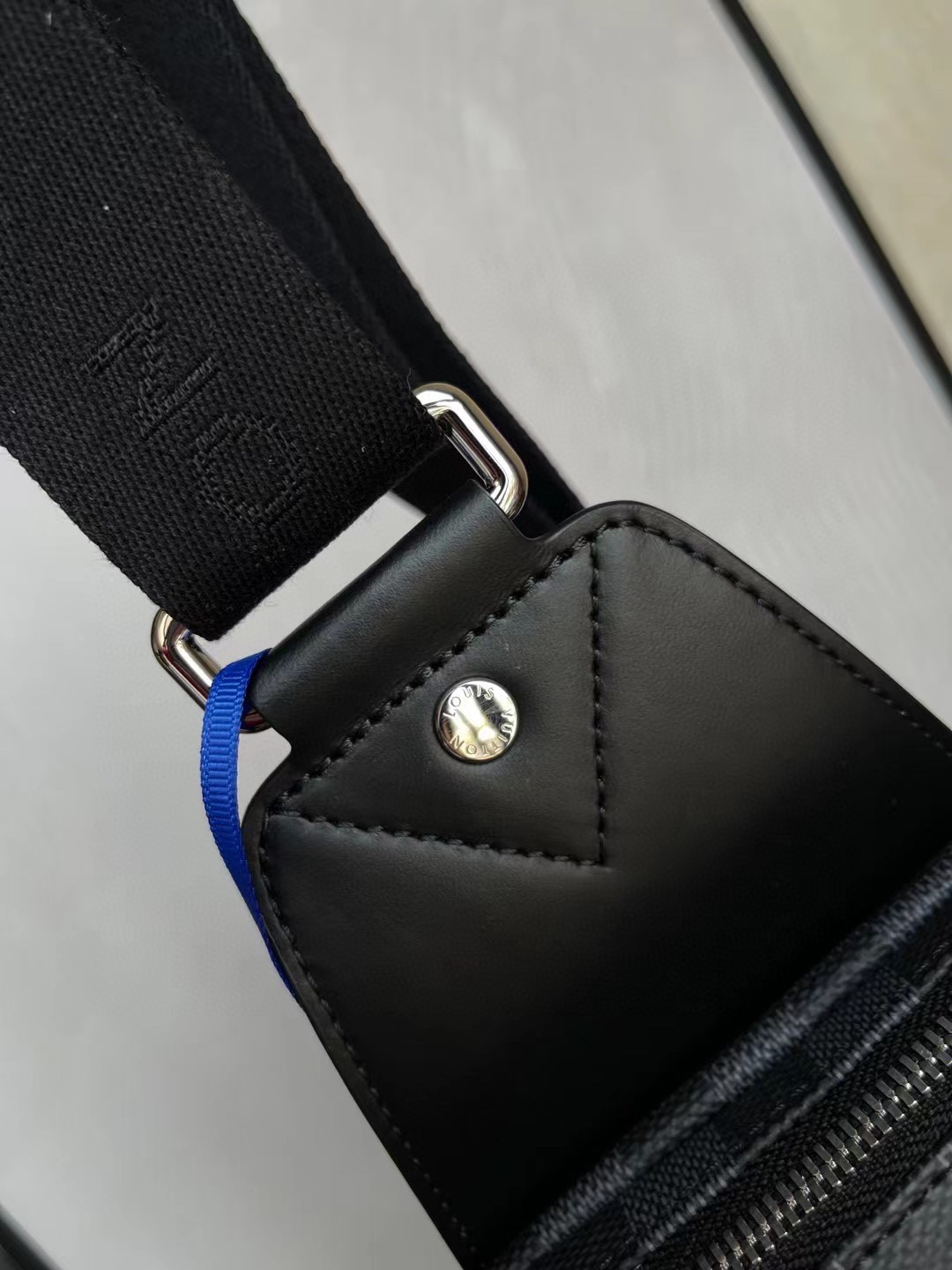 Louis Vuitton Avenue Sling Bag Damier Graphite For Men, Men’s Bags, Crossbody Bags 12.2in/31cm