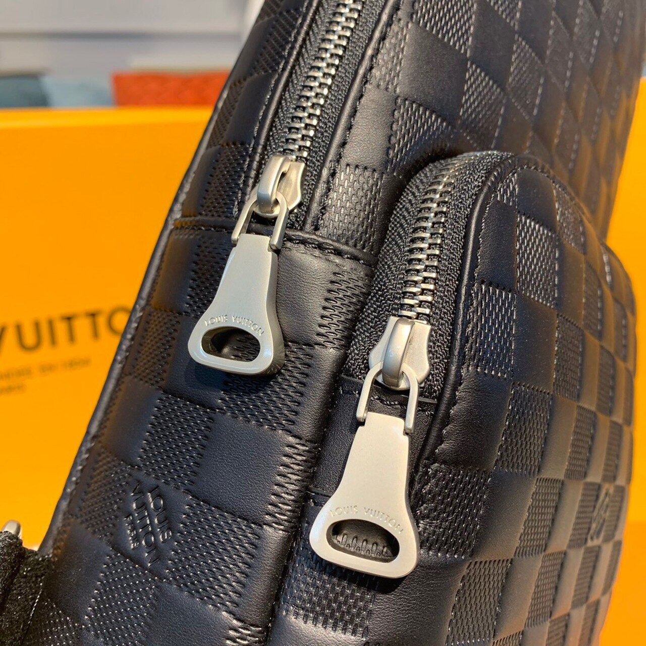 Louis Vuitton Avenue Sling Bag Damier Infini Black For Men, Men’s Bags, Crossbody Bags 12in/31cm