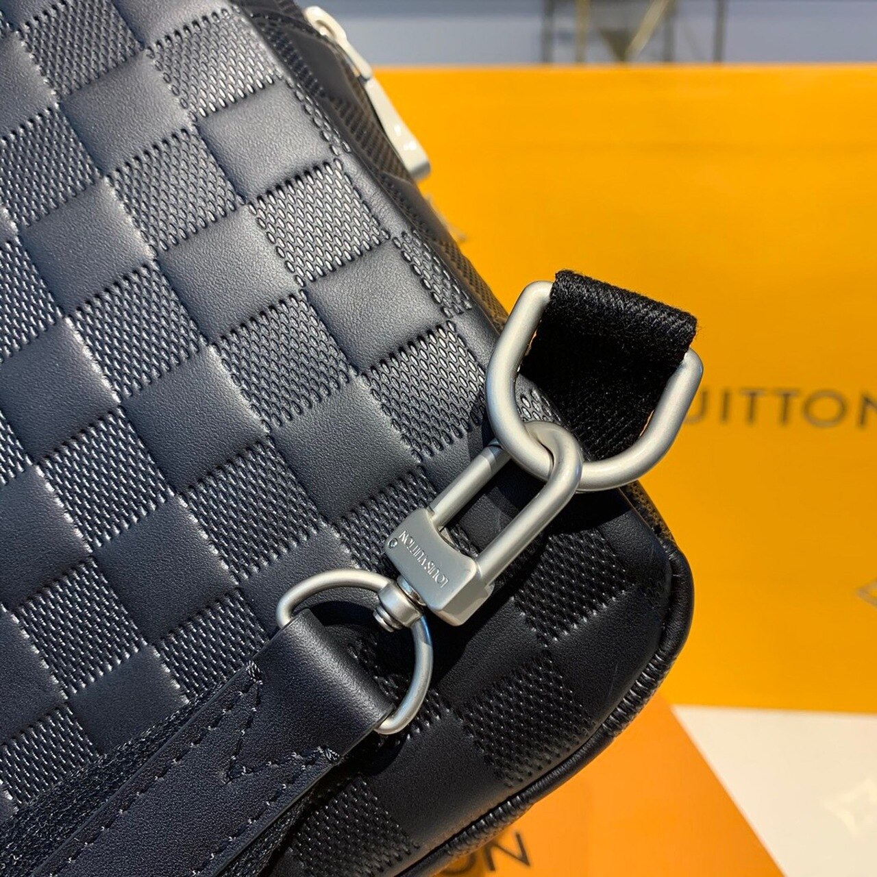 Louis Vuitton Avenue Sling Bag Damier Infini Black For Men, Men’s Bags, Crossbody Bags 12in/31cm