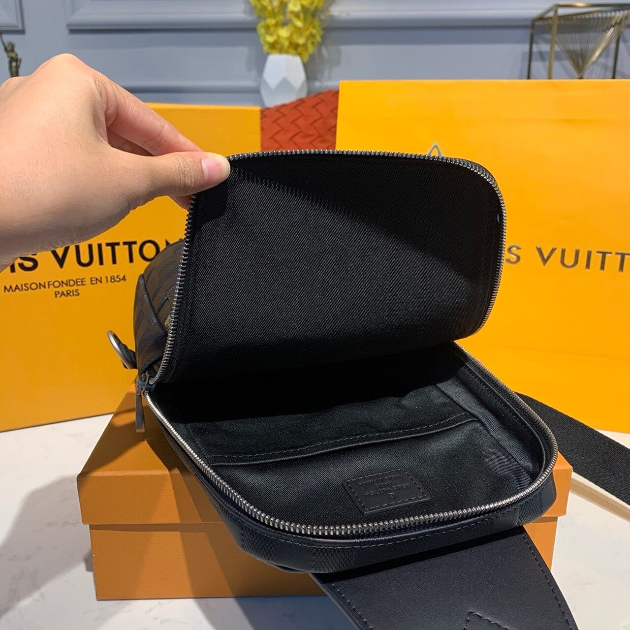 Louis Vuitton Avenue Sling Bag Damier Infini Black For Men, Men’s Bags, Crossbody Bags 12in/31cm