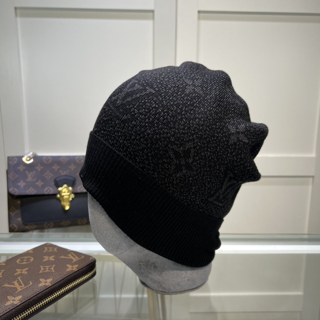 Louis Vuitton Beanie In Black LV Headwear