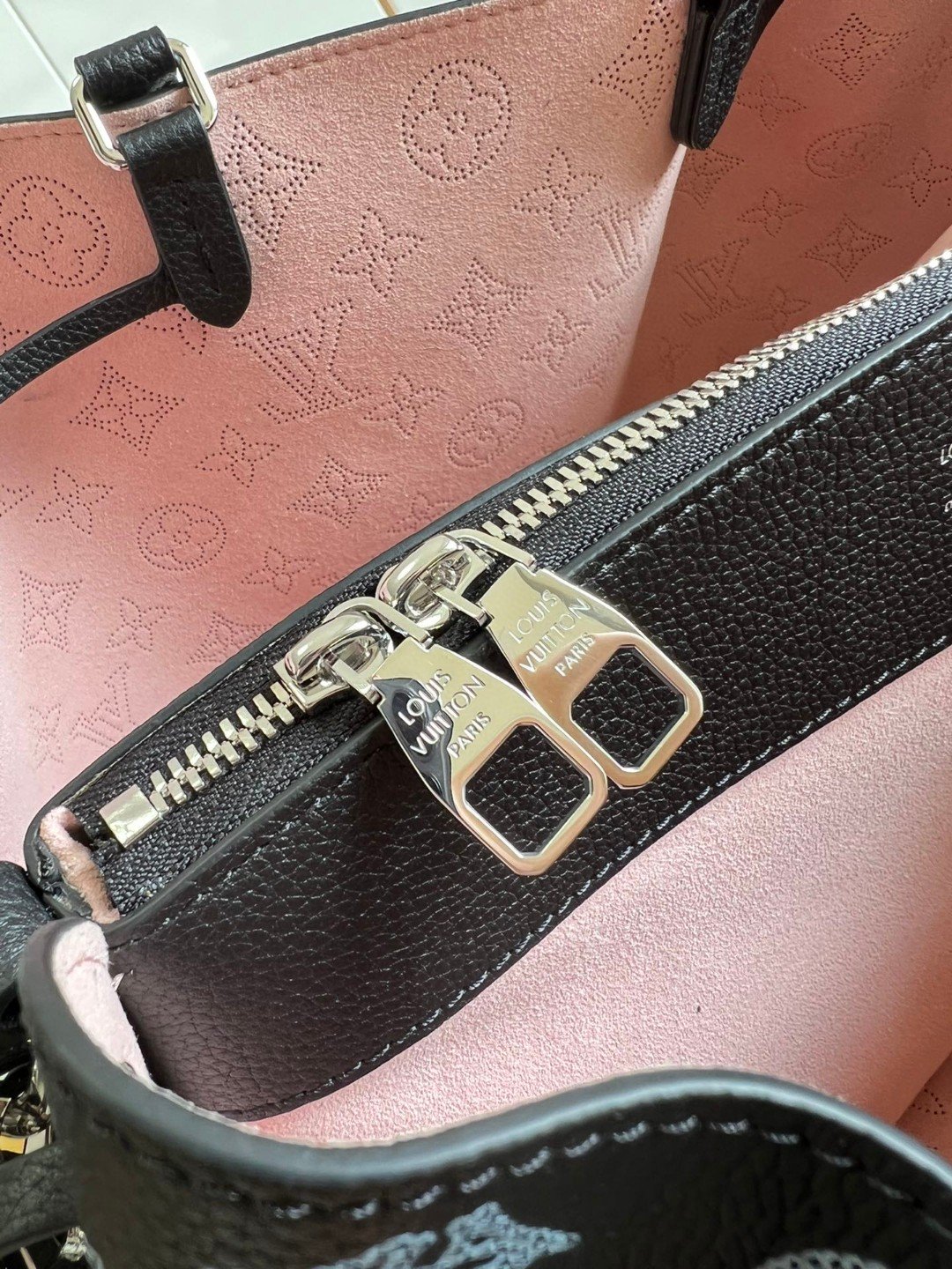 Louis Vuitton Bella Bucket Bag Black For Women, Women’s Handbags, Shoulder Bags And Crossbody Bags 12.6in/32cm LV