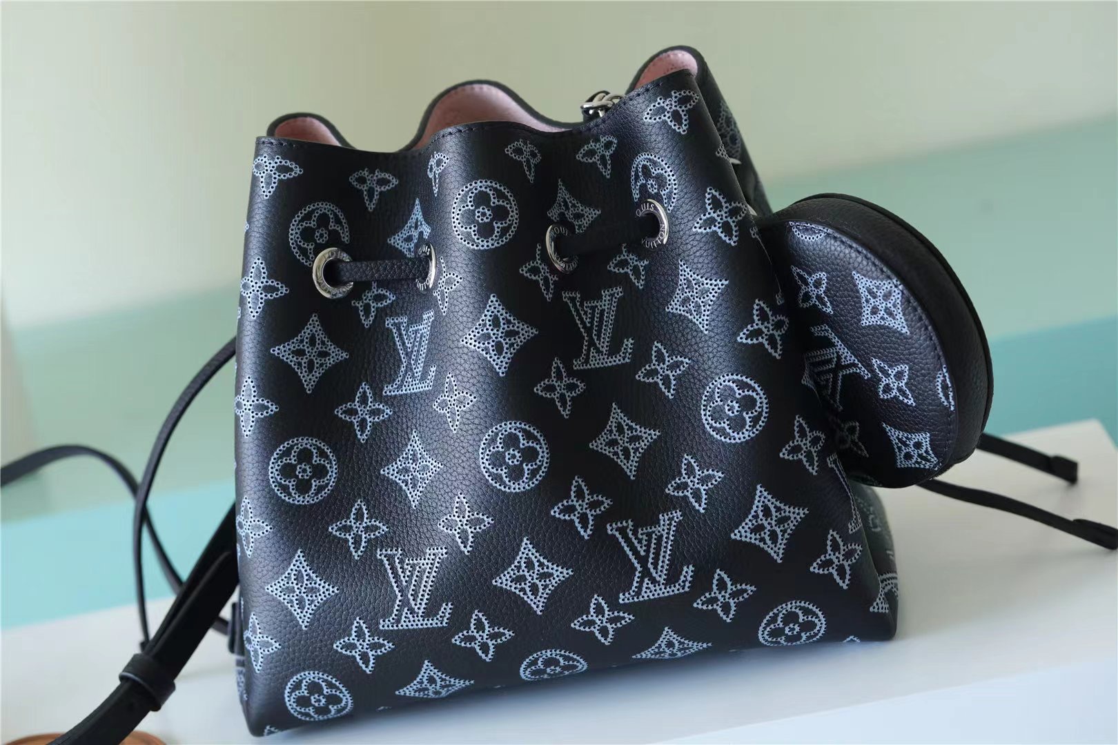 Louis Vuitton Bella Monogram Pattern Black For Women 8.4in/22cm