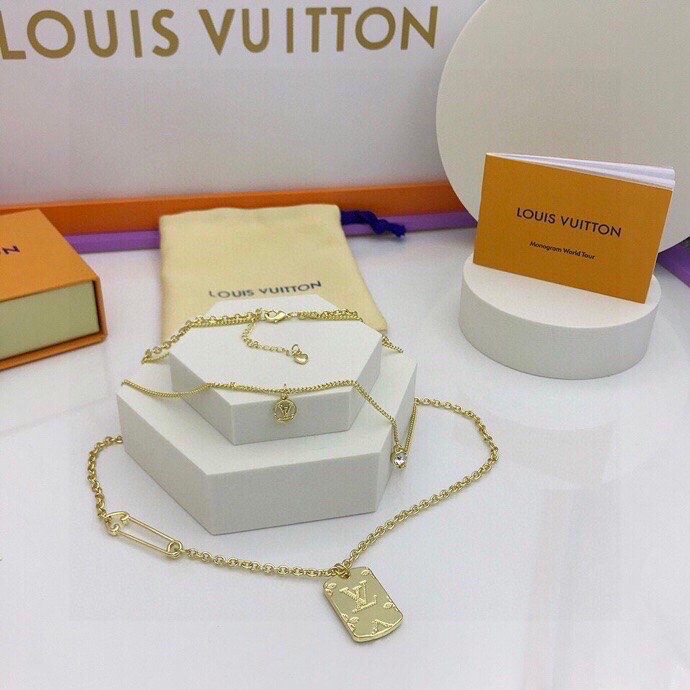 Louis Vuitton Big Tag LV Necklace Gold Tone For Women