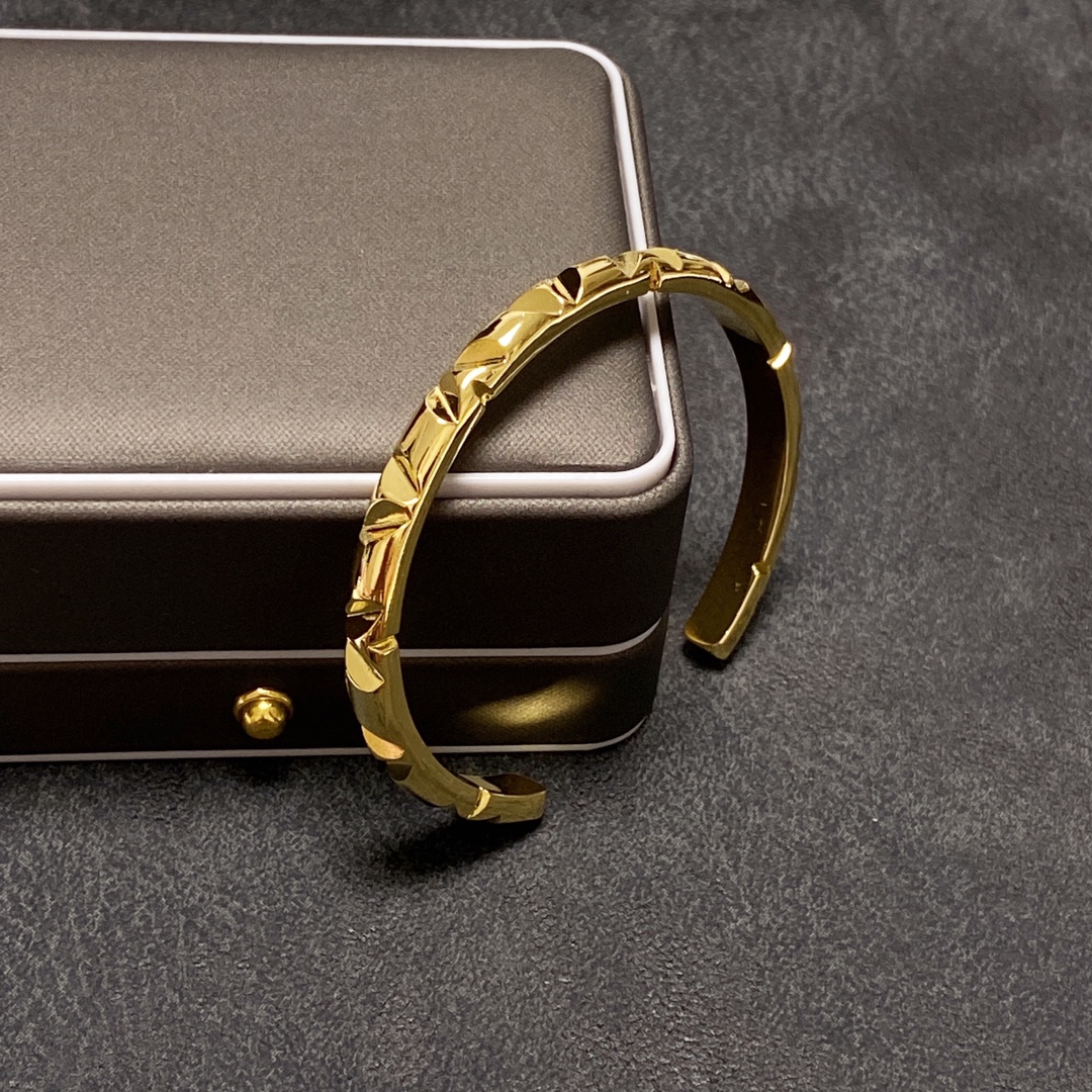 Louis Vuitton Bracelet Gold For Women