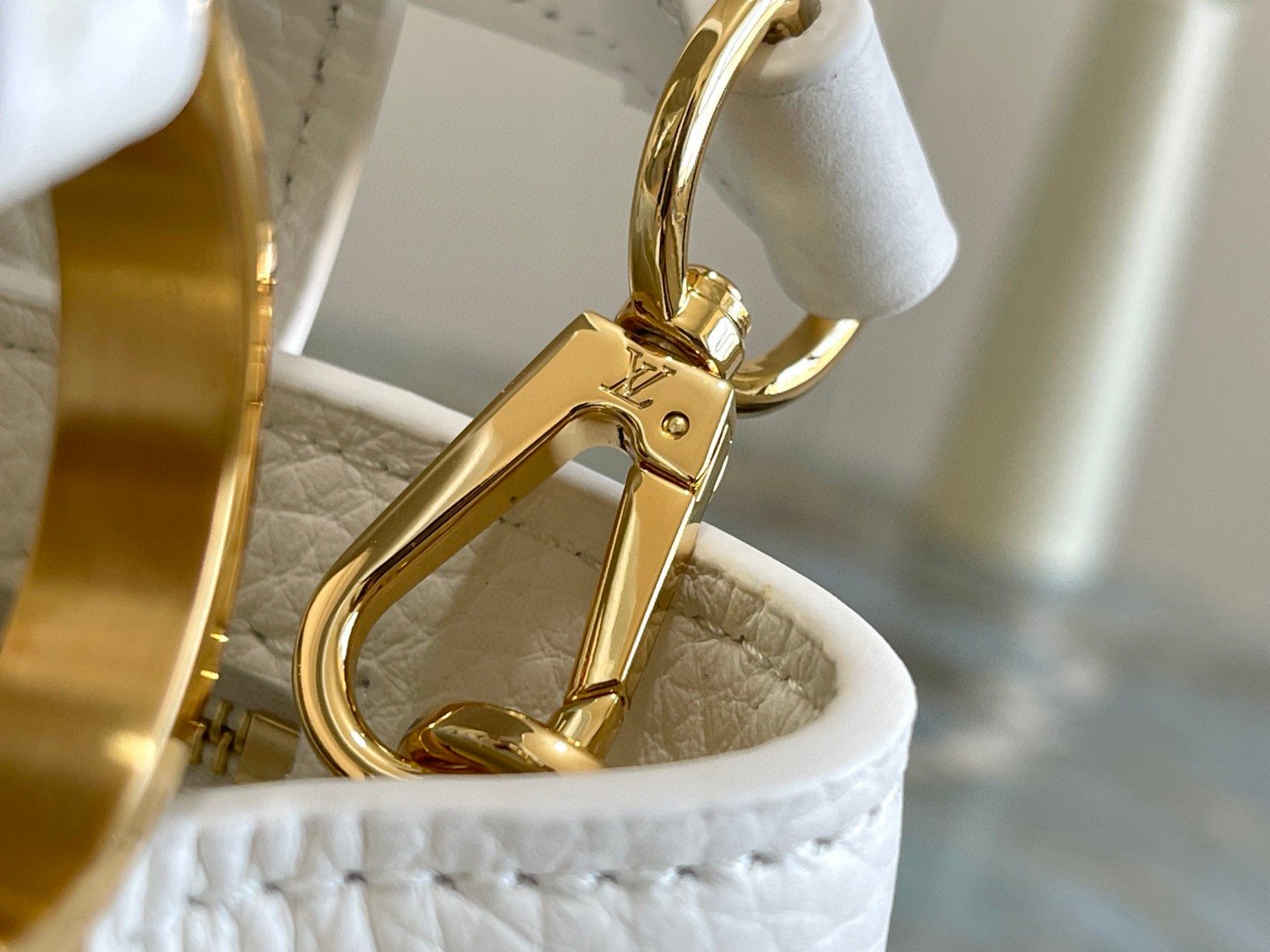Louis Vuitton Capucines BB White For Women, Women’s Handbags, Shoulder Bags And Crossbody Bags 10.6in/27cm LV