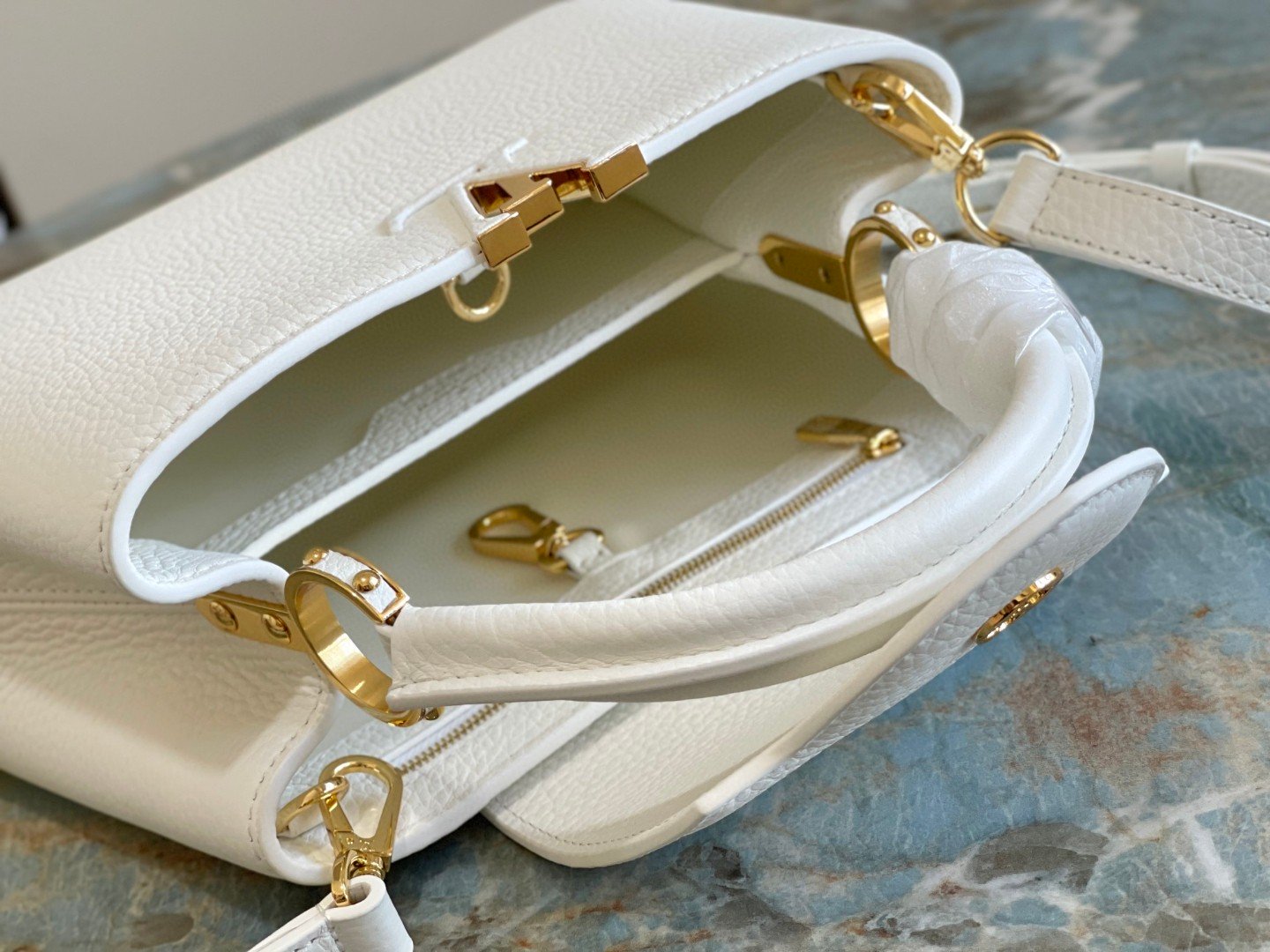 Louis Vuitton Capucines BB White For Women, Women’s Handbags, Shoulder Bags And Crossbody Bags 10.6in/27cm LV