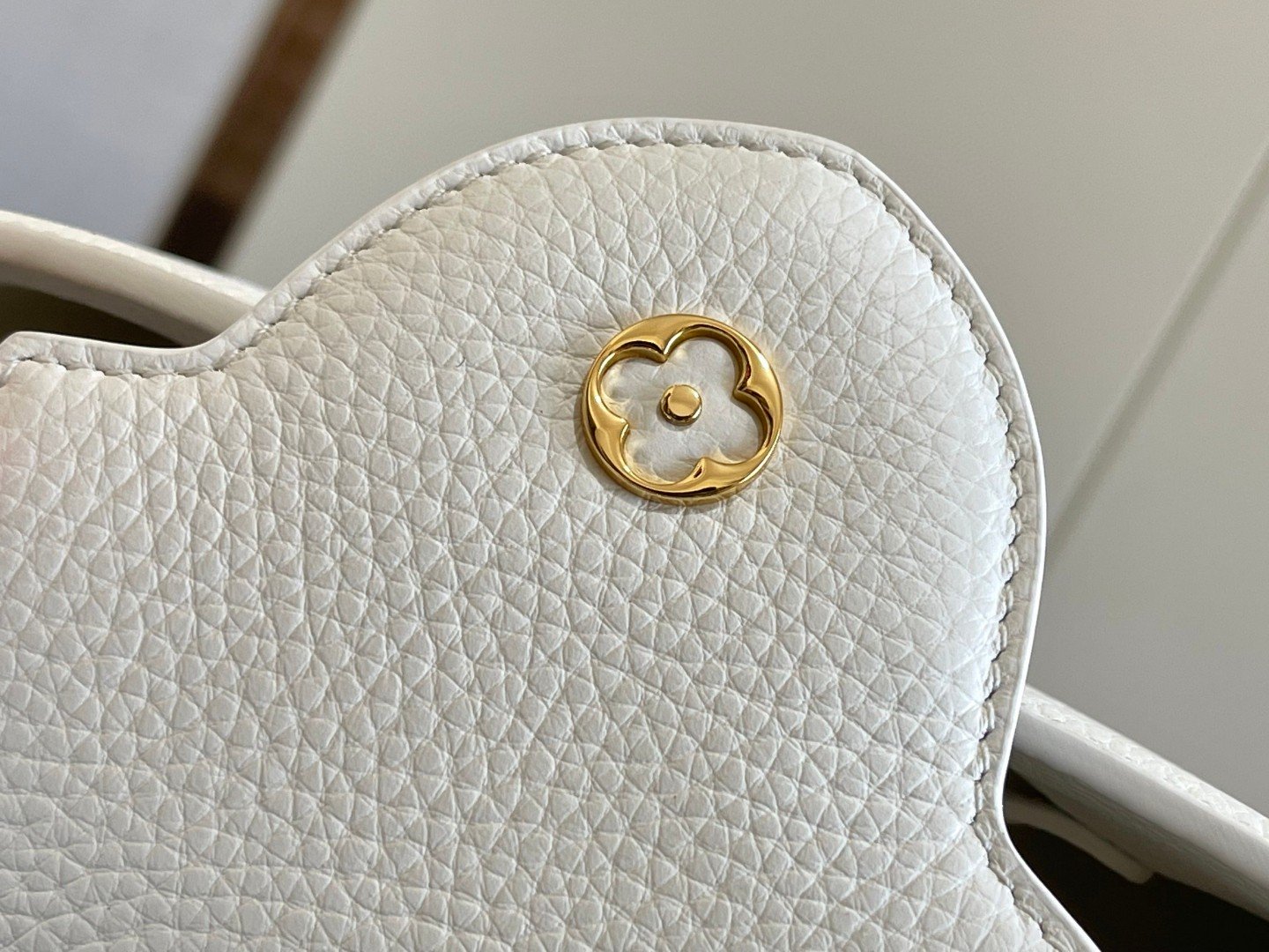 Louis Vuitton Capucines BB White For Women, Women’s Handbags, Shoulder Bags And Crossbody Bags 10.6in/27cm LV