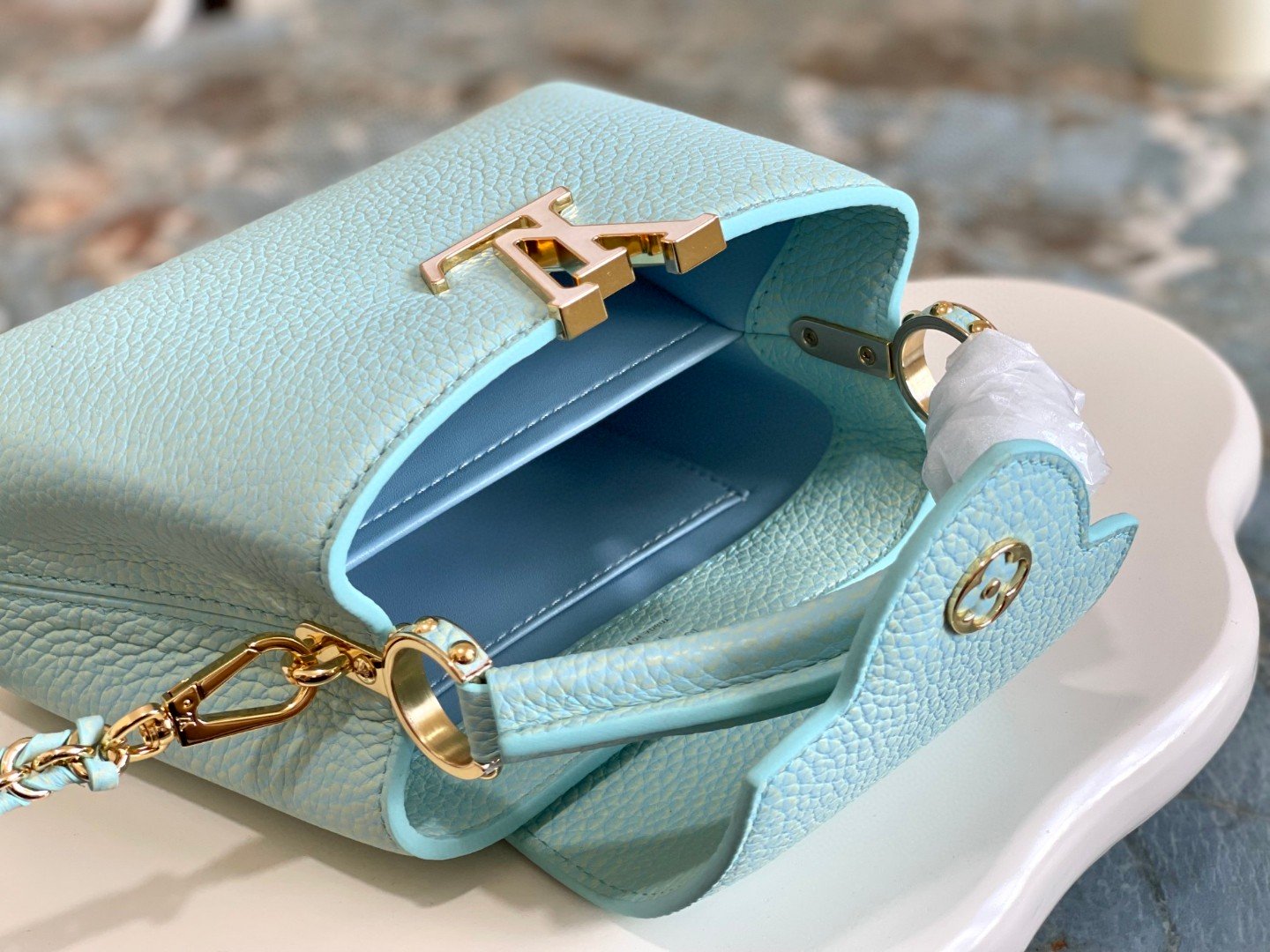 Louis Vuitton Capucines Mini White For Women, Women’s Handbags, Shoulder Bags And Crossbody Bags 8.3in/21cm