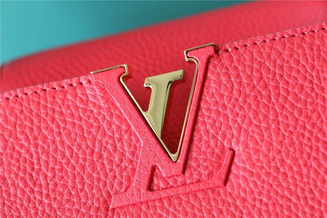 Louis Vuitton Capucines MM Taurillon Red For Women, Women’s Bags, Shoulder And Crossbody Bags 12.4in/31.5cm LV 