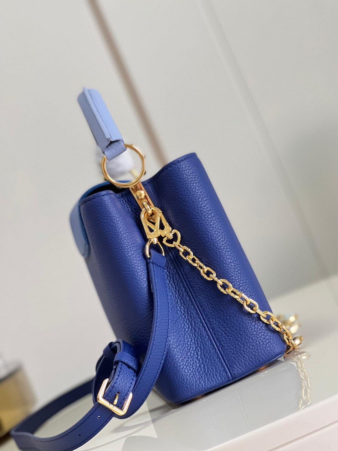 Louis Vuitton Capuciness MM Handbag Blue For Women, Women’s Handbags, Shoulder Bags And Crossbody Bags 12.4in/32cm LV