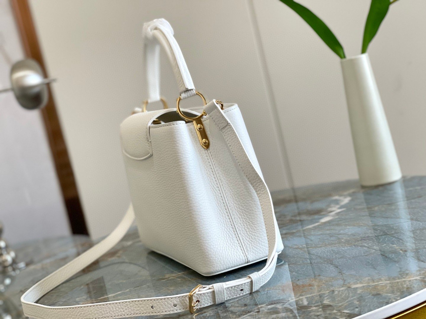 Louis Vuitton Capuciness MM Handbag White For Women, Women’s Handbags, Shoulder Bags And Crossbody Bags 12.4in/32cm LV