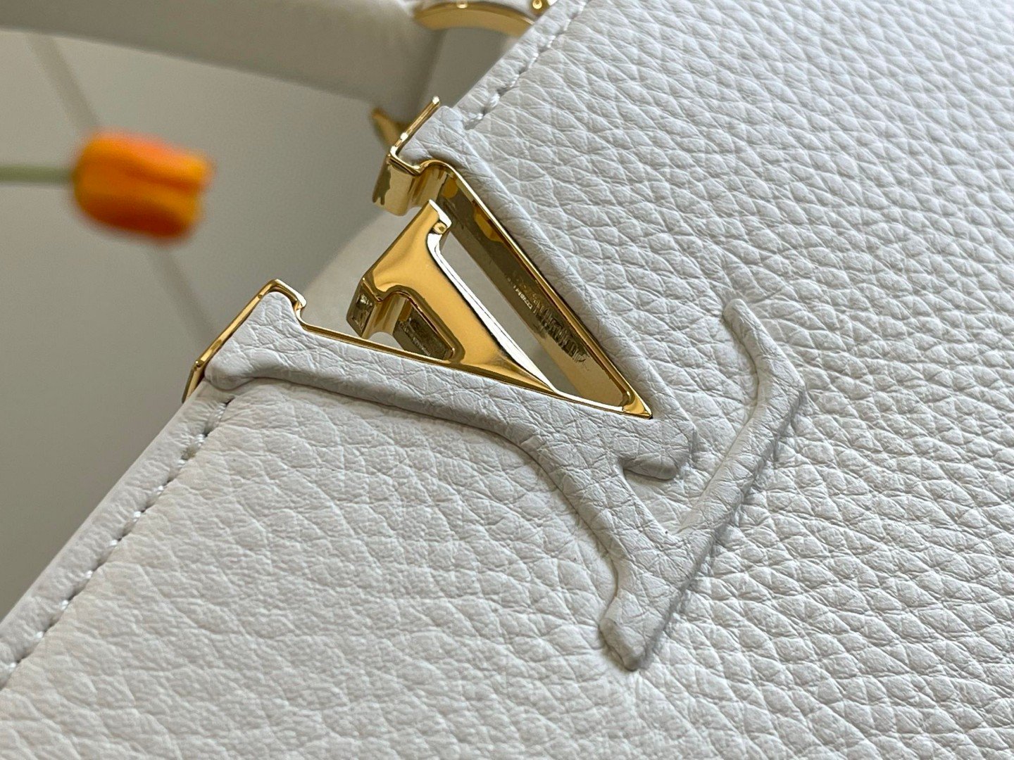 Louis Vuitton Capuciness MM Handbag White For Women, Women’s Handbags, Shoulder Bags And Crossbody Bags 12.4in/32cm LV