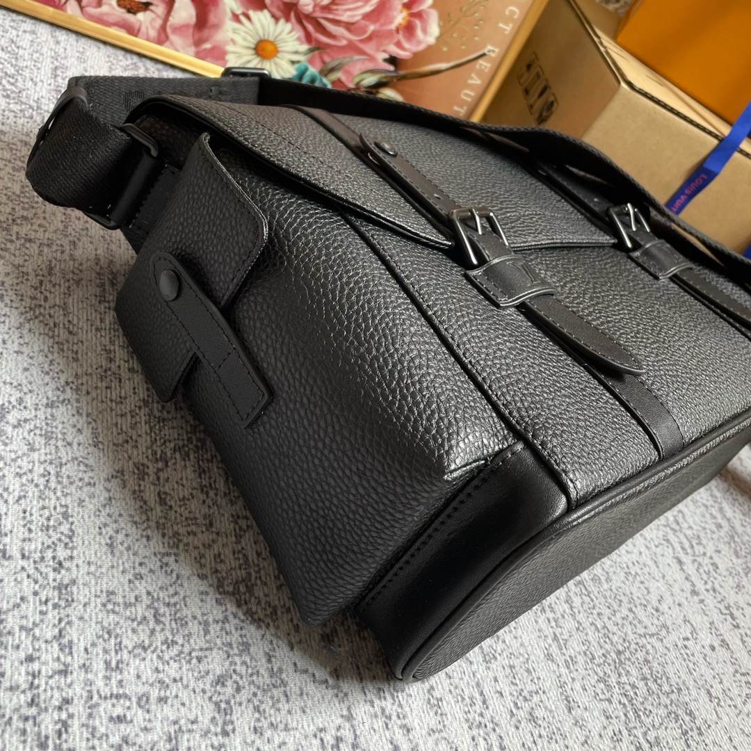 Louis Vuitton Christopher Messenger Taurillon Black For Men, Men’s Bags, Shoulder And Crossbody Bags 11.4in/29cm