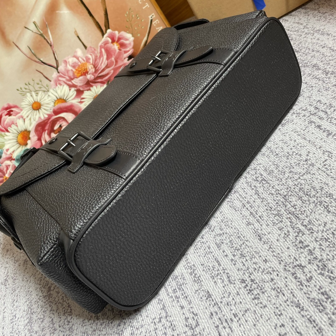 Louis Vuitton Christopher Messenger Taurillon Black For Men, Men’s Bags, Shoulder And Crossbody Bags 11.4in/29cm