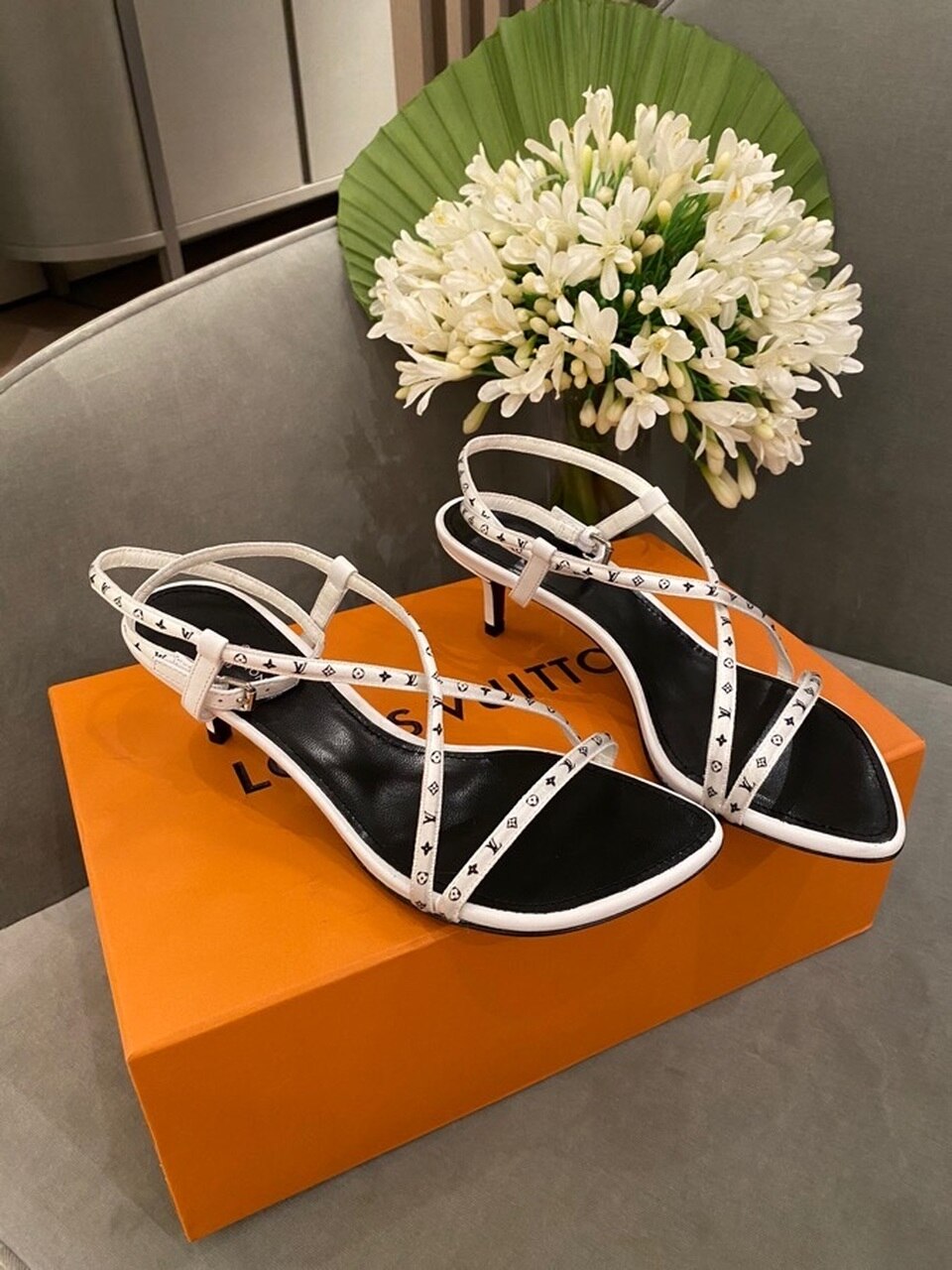 Louis Vuitton Citizen Sandals Calfskin Leather Spring/Summer Collection 1A7RYA White