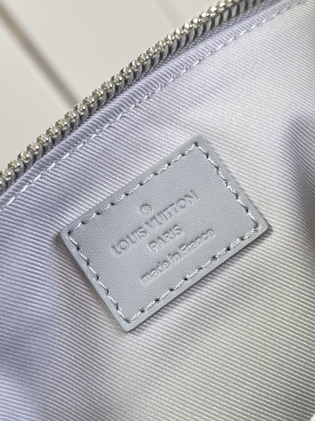 Louis Vuitton City Keepall Grey Aerogram For Women, Women’s Bags, Crossbody Bags 10.6in/27cm