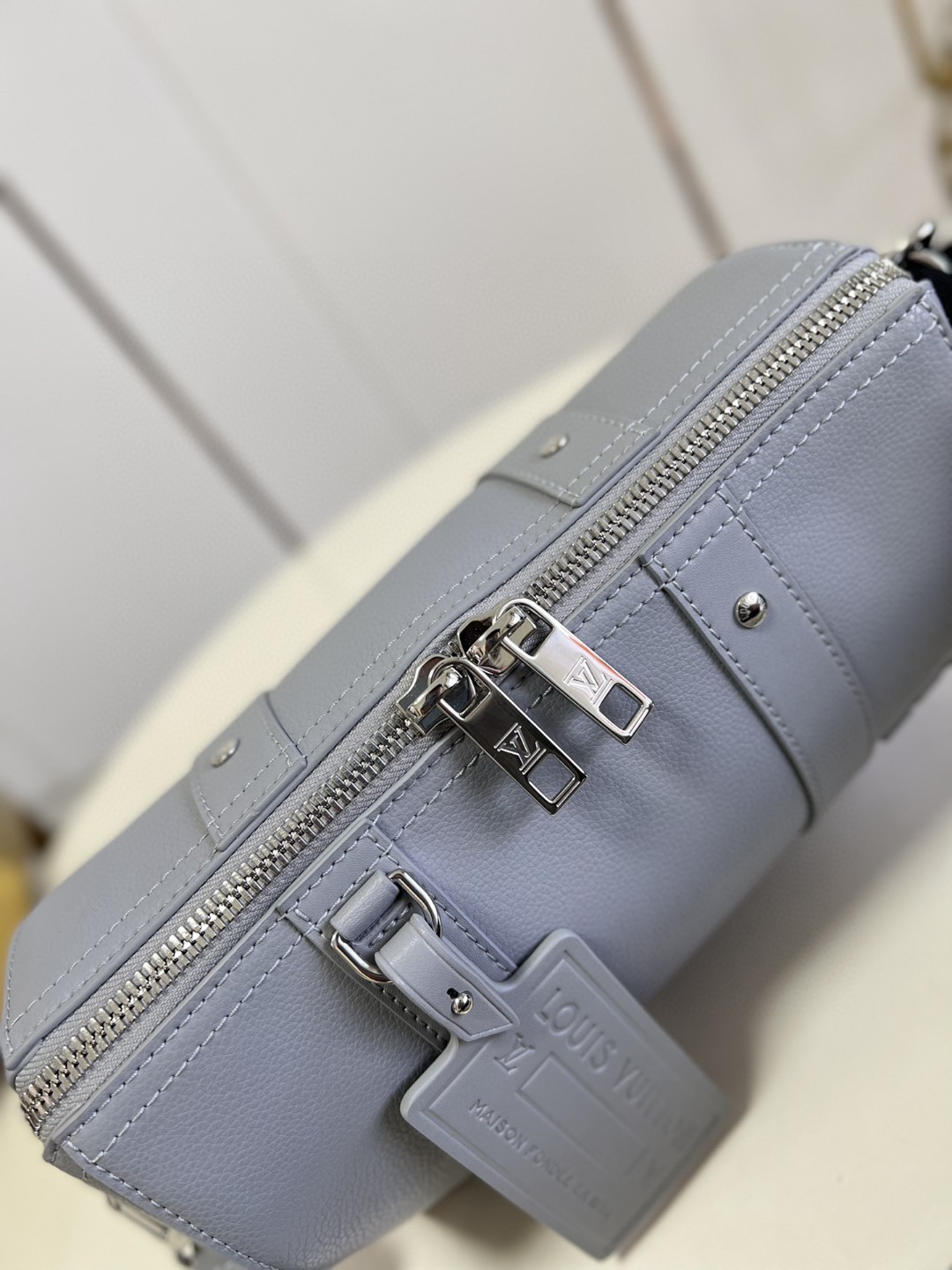 Louis Vuitton City Keepall Grey Aerogram For Women, Women’s Bags, Crossbody Bags 10.6in/27cm
