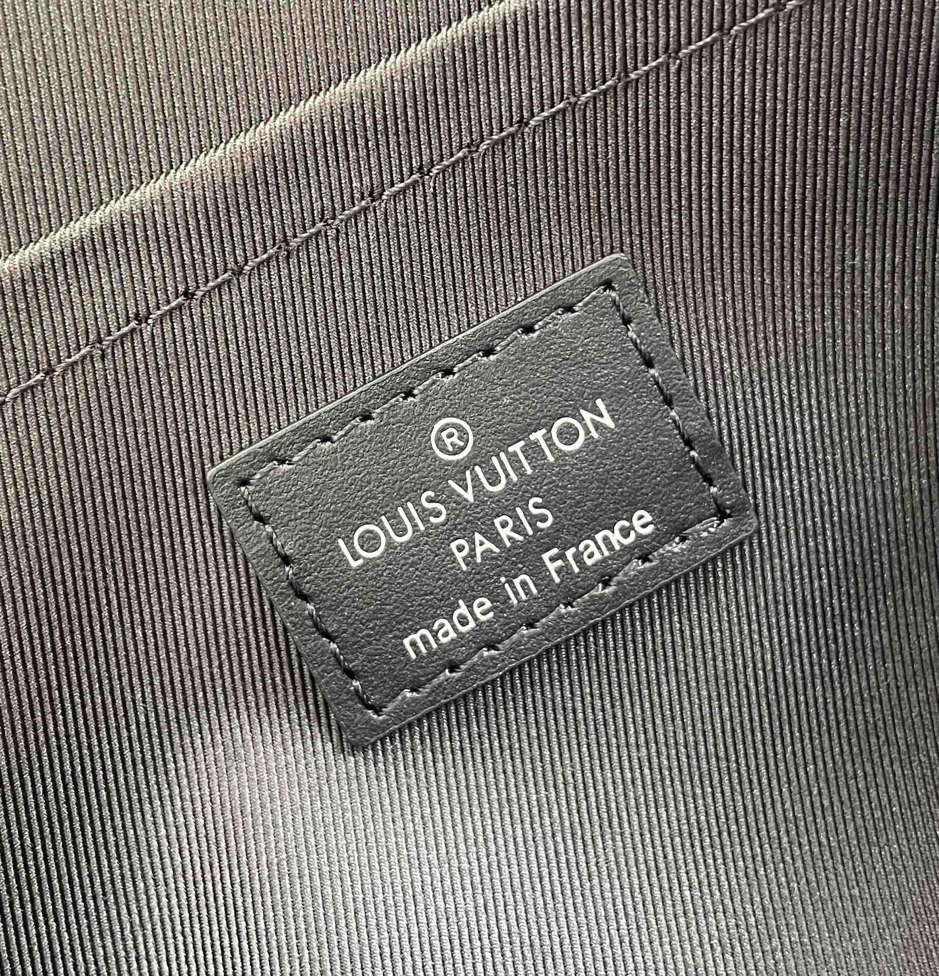 Louis Vuitton City Keepall Monogram Eclipse/Monogram Eclipse Reverse For Men, Men’s Bags, Shoulder And Crossbody Bags 10.6in/27cm