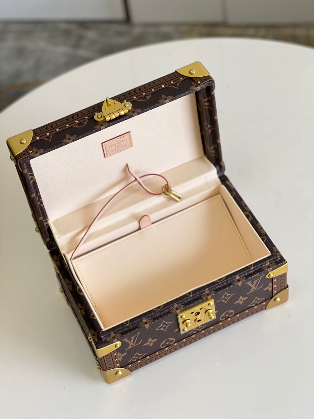 Louis Vuitton Coffret Tresor 24 For Brown/Beige Women, Women’s Handbags, Shoulder Bags And Crossbody Bags 9.4in/24cm LV 
