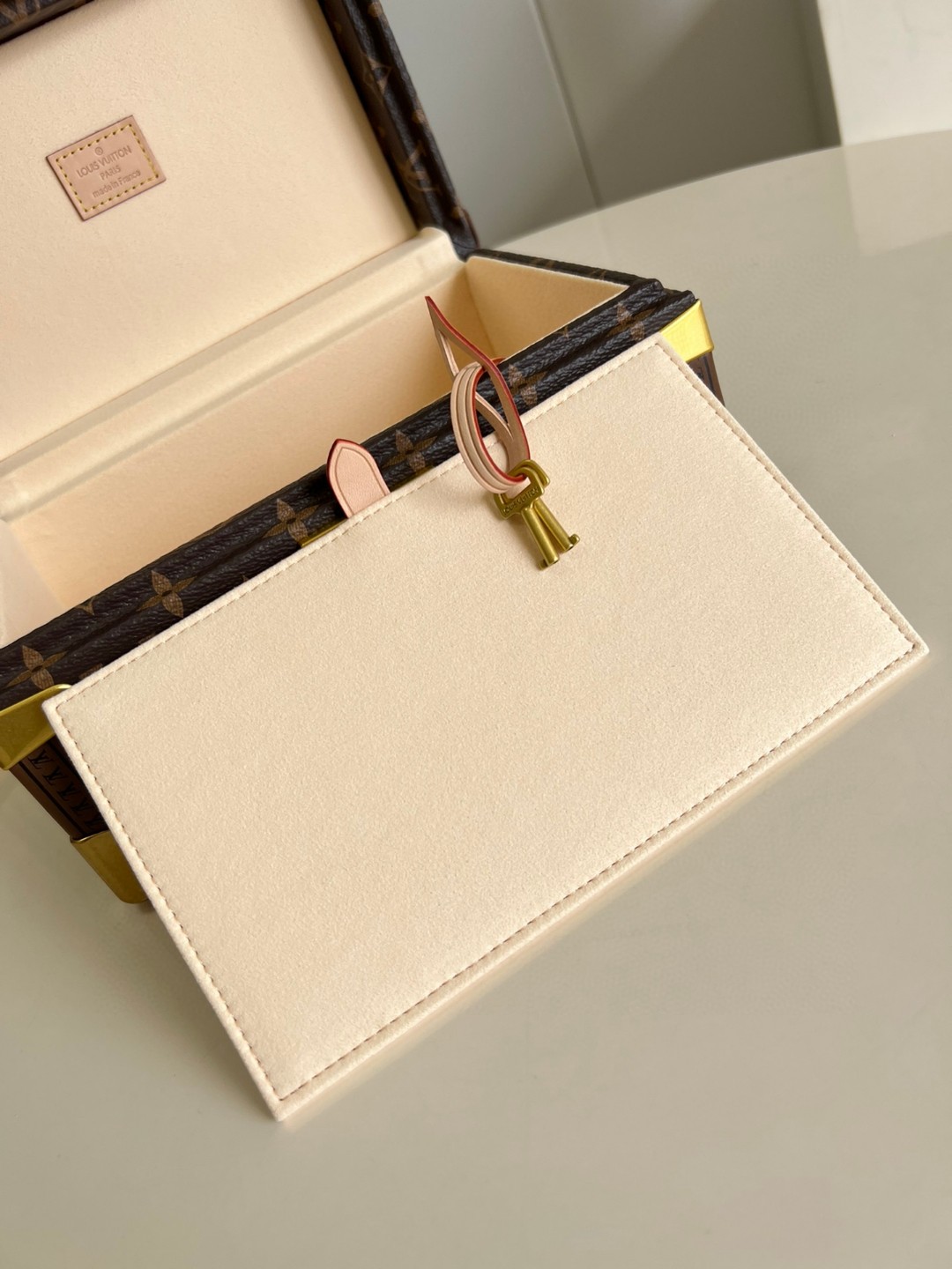 Louis Vuitton Coffret Tresor 24 For Brown/Beige Women, Women’s Handbags, Shoulder Bags And Crossbody Bags 9.4in/24cm LV 