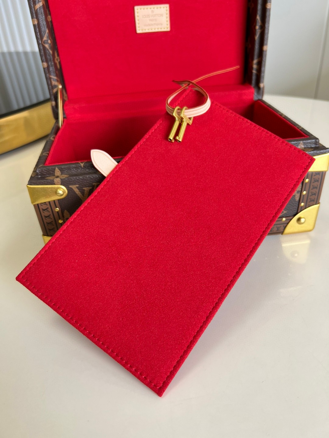 Louis Vuitton Coffret Tresor 24 For Brown/Red Women, Women’s Handbags, Shoulder Bags And Crossbody Bags 9.4in/24cm LV
