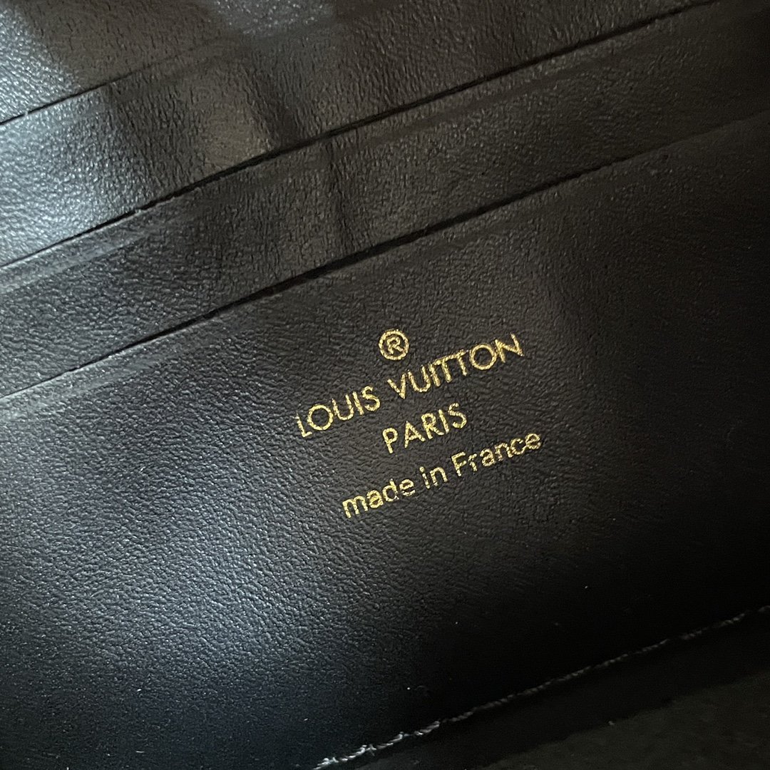 Louis Vuitton Dauphine Chain Wallet Combines Monogram And Monogram Reverse Canvas By Nicolas Ghesquière For Women, Women’s Wallet 19cm