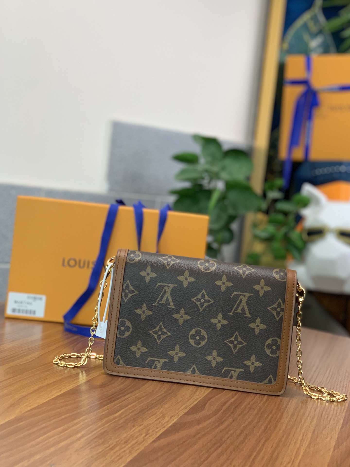 Louis Vuitton Dauphine Chain Wallet Monogram Reverse Canvas Brown For Women 7.8in/19 cm