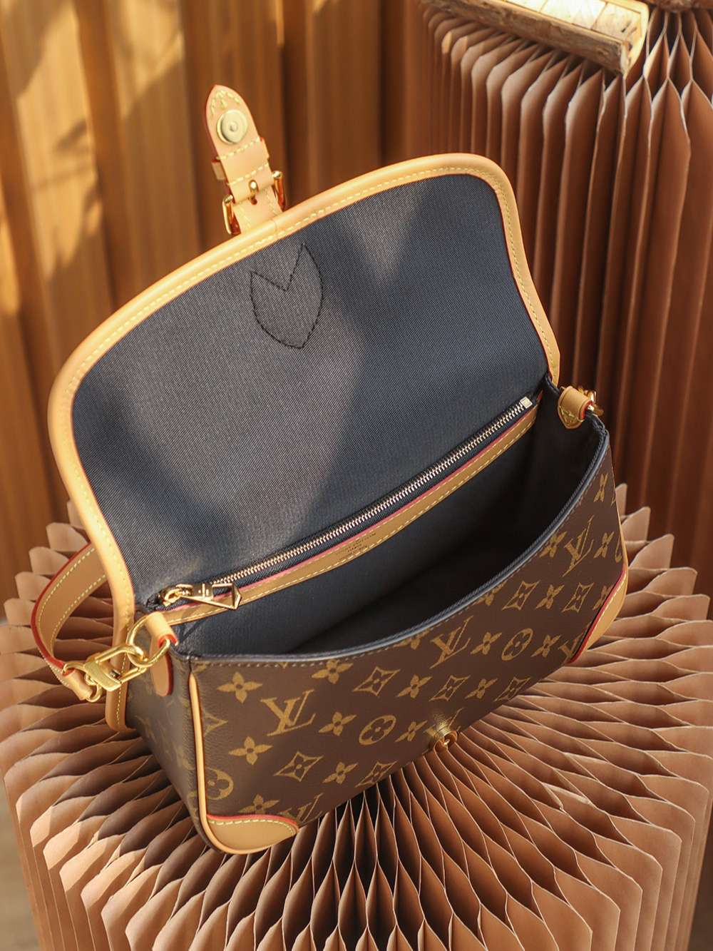 Louis Vuitton Diane Satchel Brown For Women 24cm / 9.4in