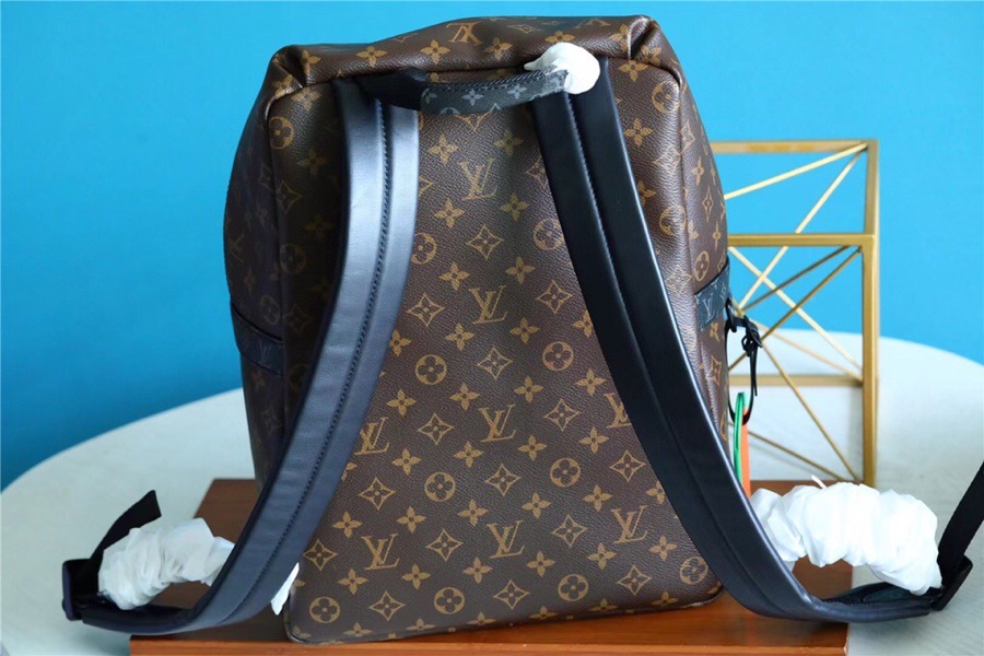 Louis Vuitton Discovery Backpack Monogram Canvas With LV Rubber Signature Appliqué For Fall, Men’s Bags 40cm