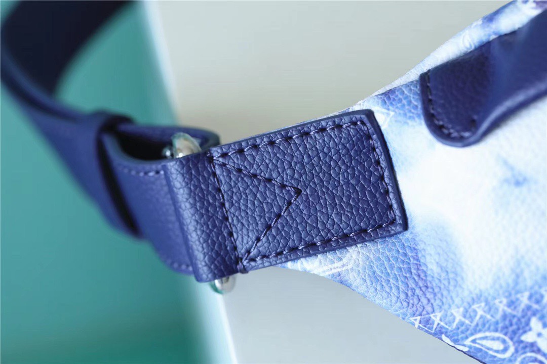 Louis Vuitton Discovery Bumbag PM Monogram Blue For Men, Men’s Bags, Shoulder And Crossbody Bags 17.3in/44cm
