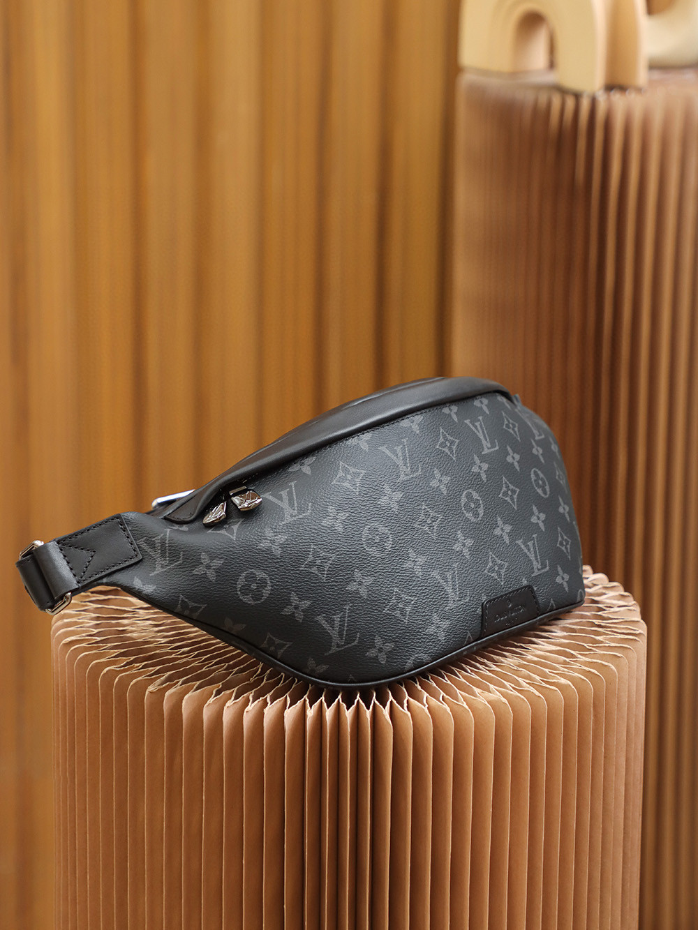 Louis Vuitton Discovery Bumbag PM Monogram Eclipse Canvas For Men, Men’s Bags, Belt Bags 17.3in/44cm