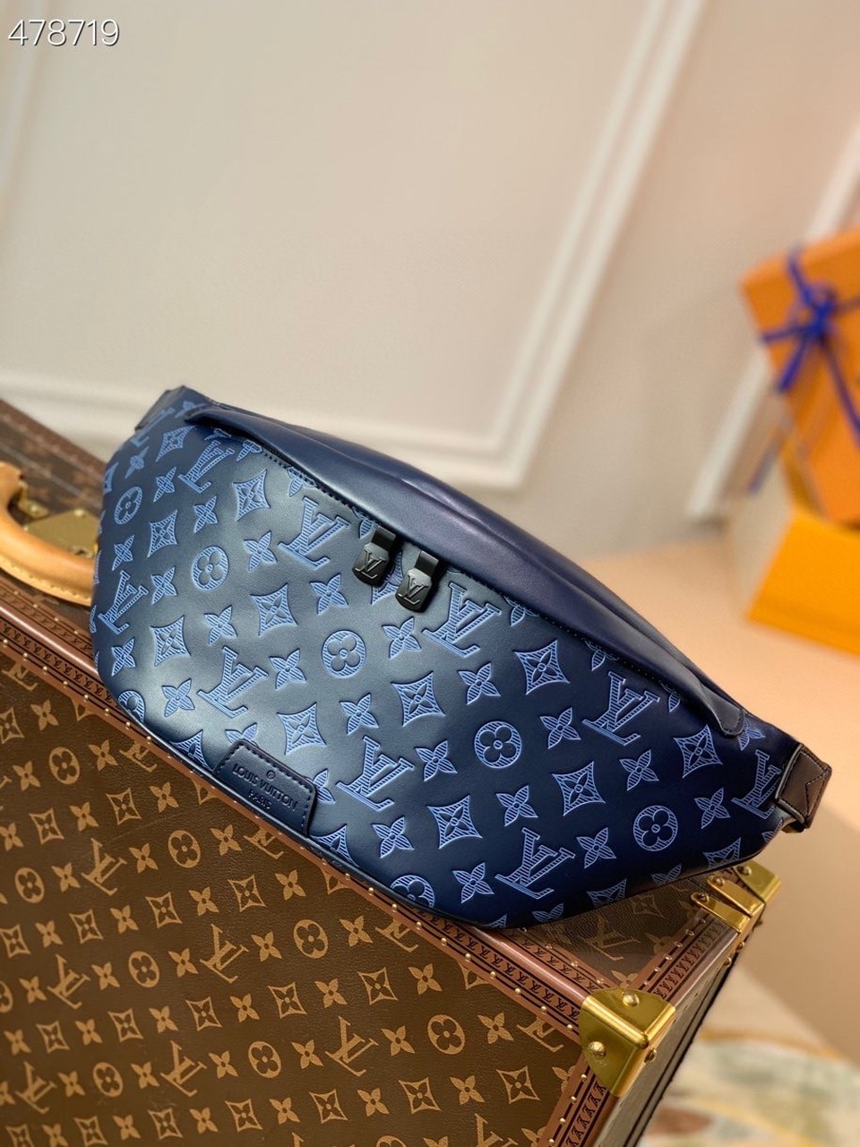 Louis Vuitton Discovery Bumbag PM Monogram Shadow Navy Blue For Men, Men’s Belt Bags 17.3in/44cm