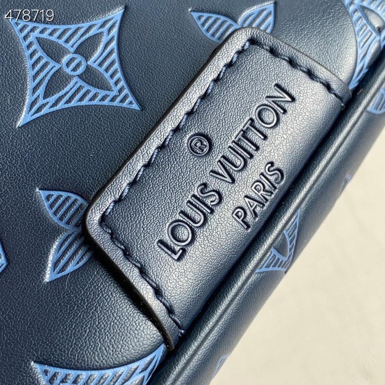 Louis Vuitton Discovery Bumbag PM Monogram Shadow Navy Blue For Men, Men’s Belt Bags 17.3in/44cm