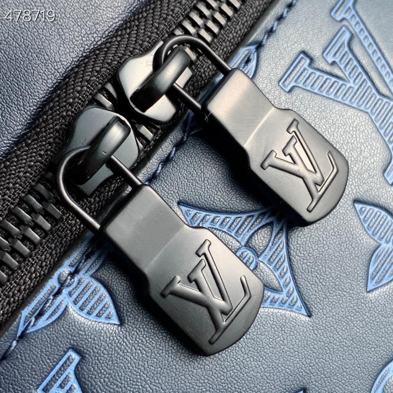 Louis Vuitton Discovery Bumbag PM Monogram Shadow Navy Blue For Men, Men’s Belt Bags 17.3in/44cm