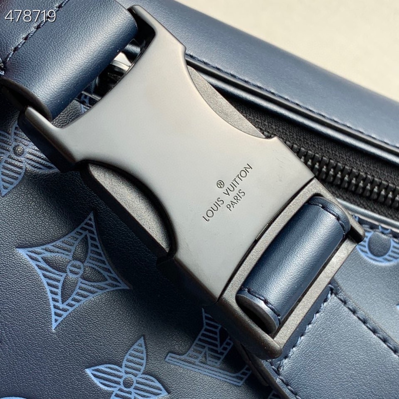 Louis Vuitton Discovery Bumbag PM Monogram Shadow Navy Blue For Men, Men’s Belt Bags 17.3in/44cm