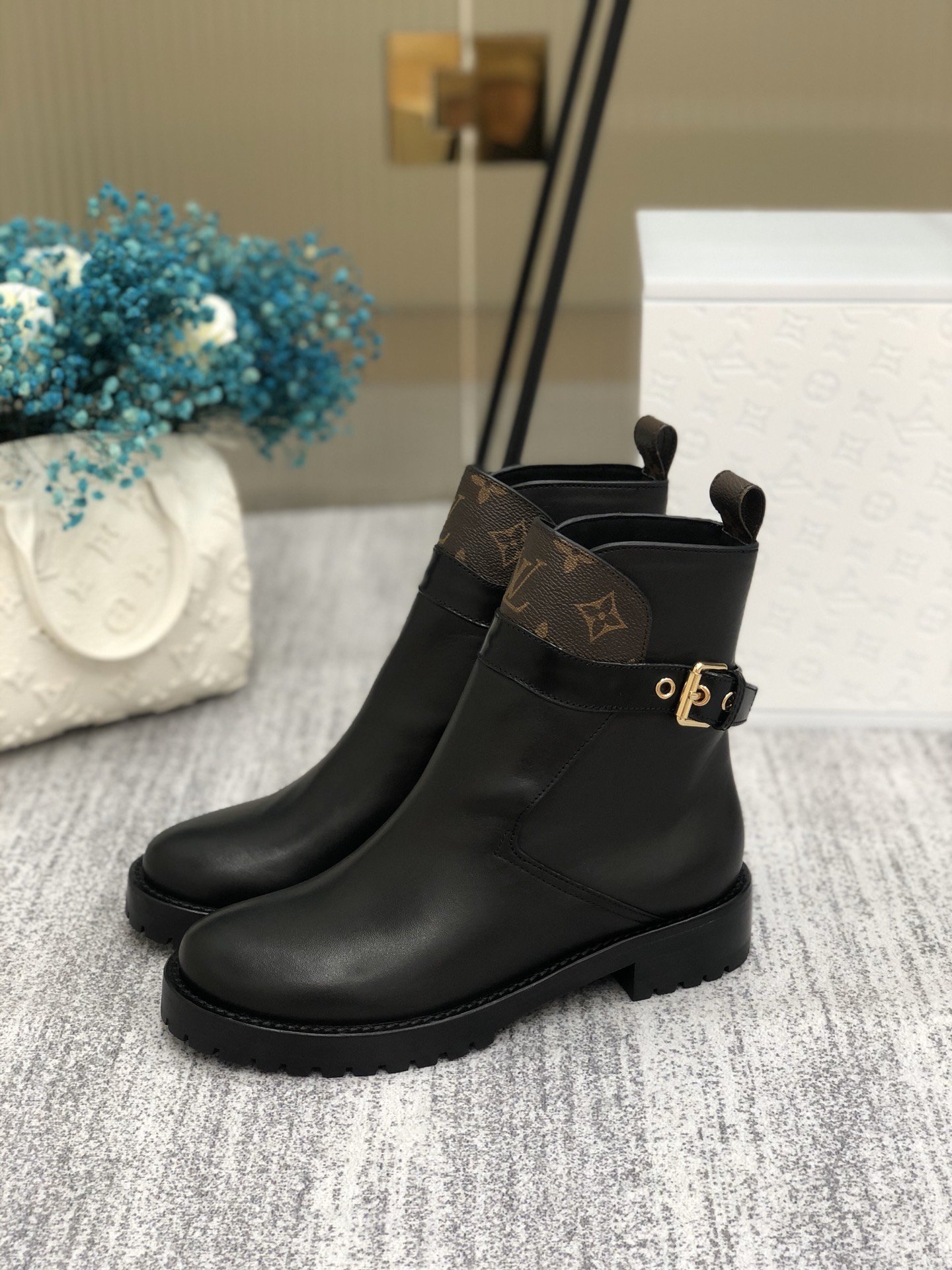 Louis Vuitton Discovery Flat Ankle Boot Black For Women LV
