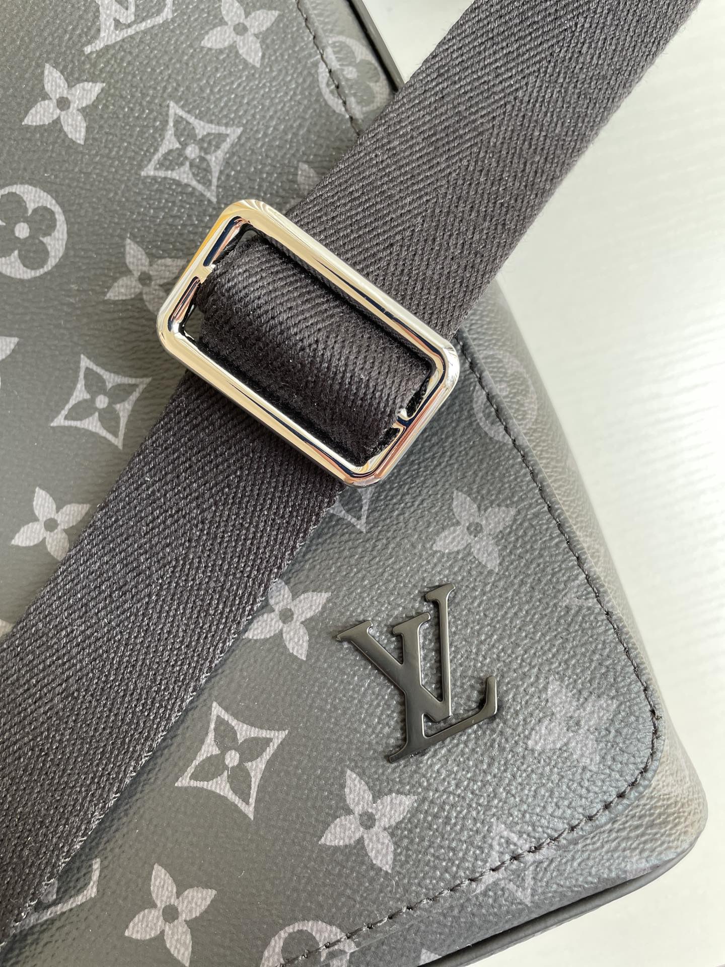 Louis Vuitton District MM Monogram Eclipse Canvas For Men, Men’s Bags, Shoulder And Crossbody Bags 12.2in/31cm