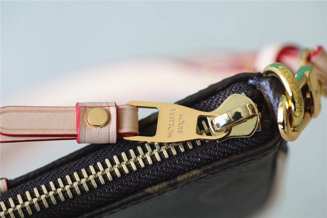 Louis Vuitton Easy Pouch On Strap Monogram Canvas For Women, Women’s Handbags, Shoulder And Crossbody Bags 19cm/7.5in LV