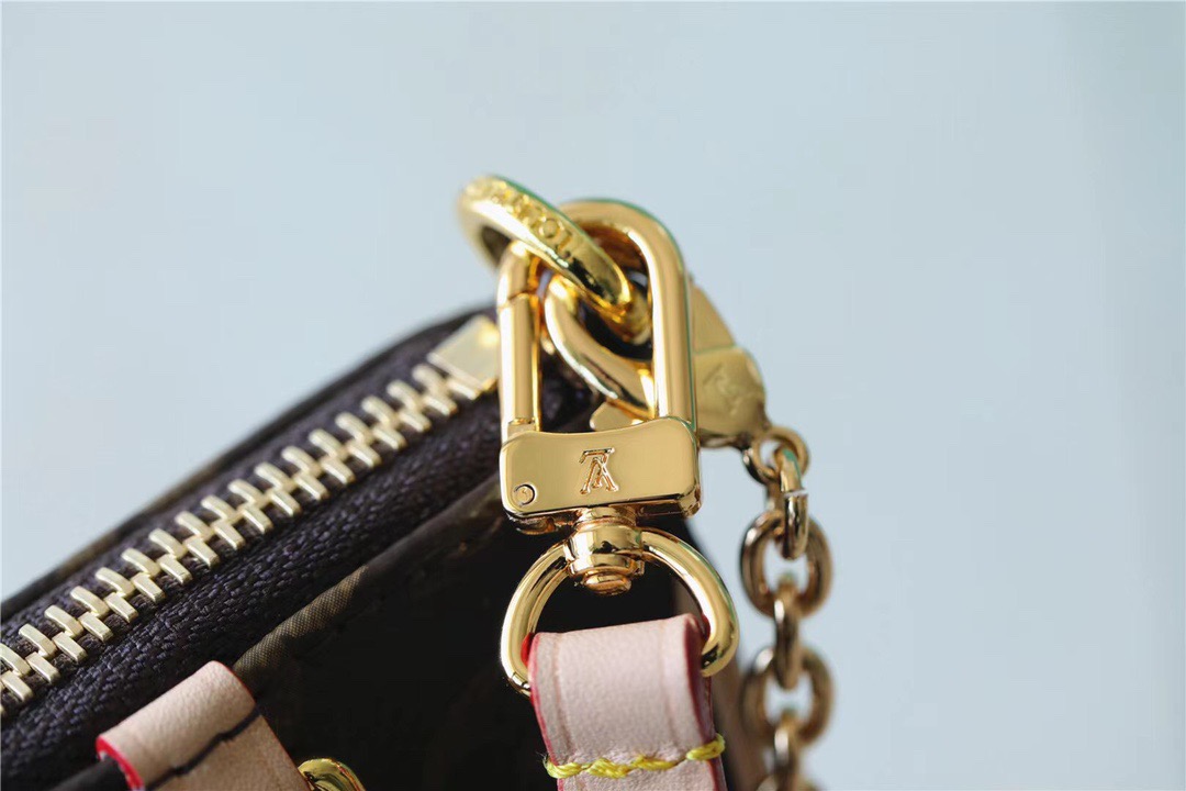 Louis Vuitton Easy Pouch On Strap Monogram Canvas For Women, Women’s Handbags, Shoulder And Crossbody Bags 19cm/7.5in LV