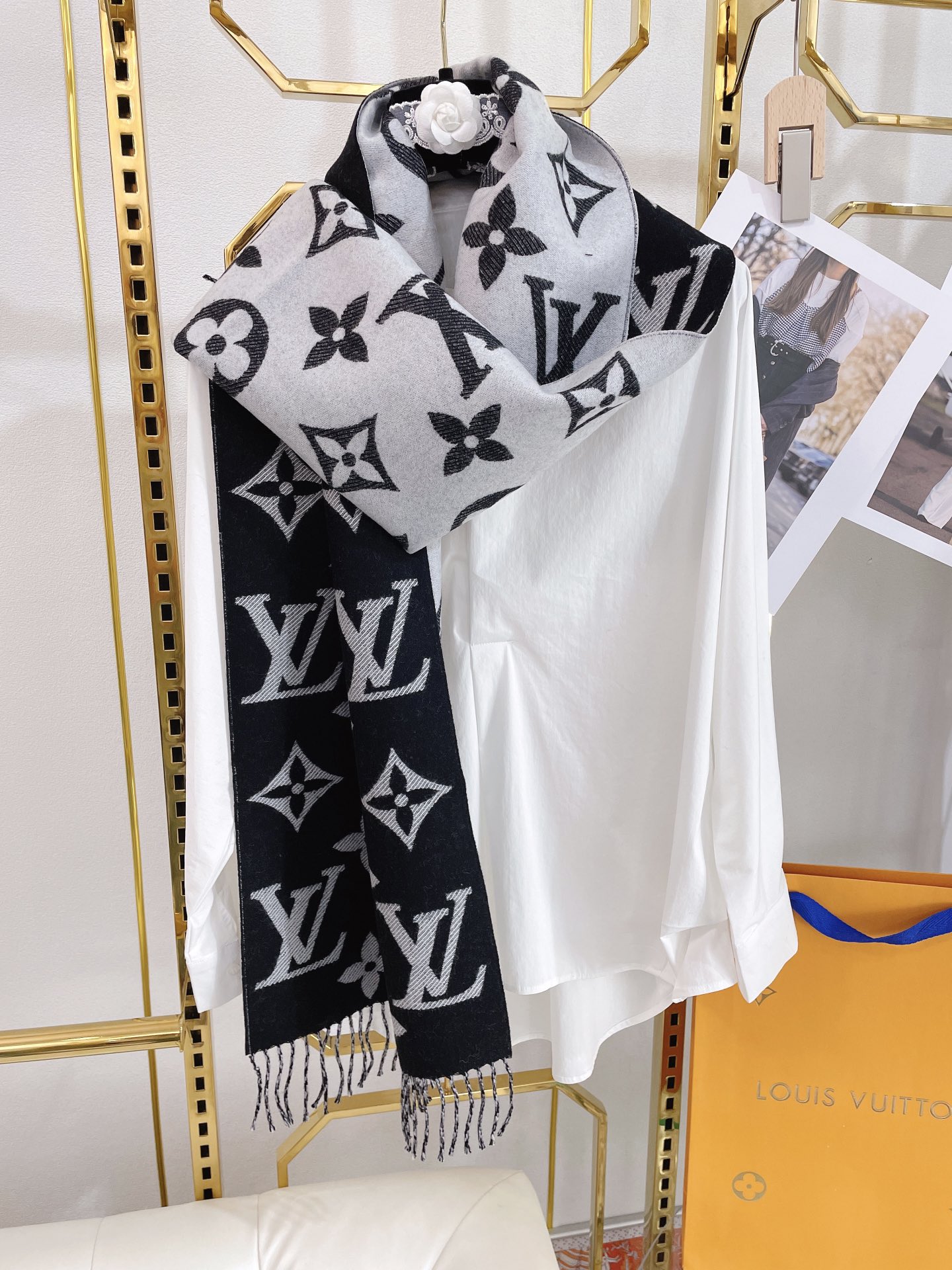 Louis Vuitton Essential Monogram Black/White Scarf 180cm/71in M77853
