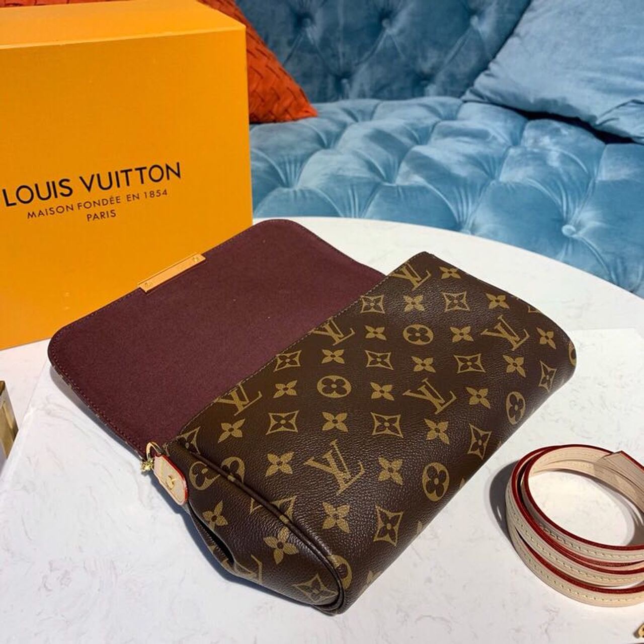 Louis Vuitton Favorite PM Monogram Canvas For Women, Women’s Handbags, Shoulder And Crossbody Bags 10.2in/26cm
