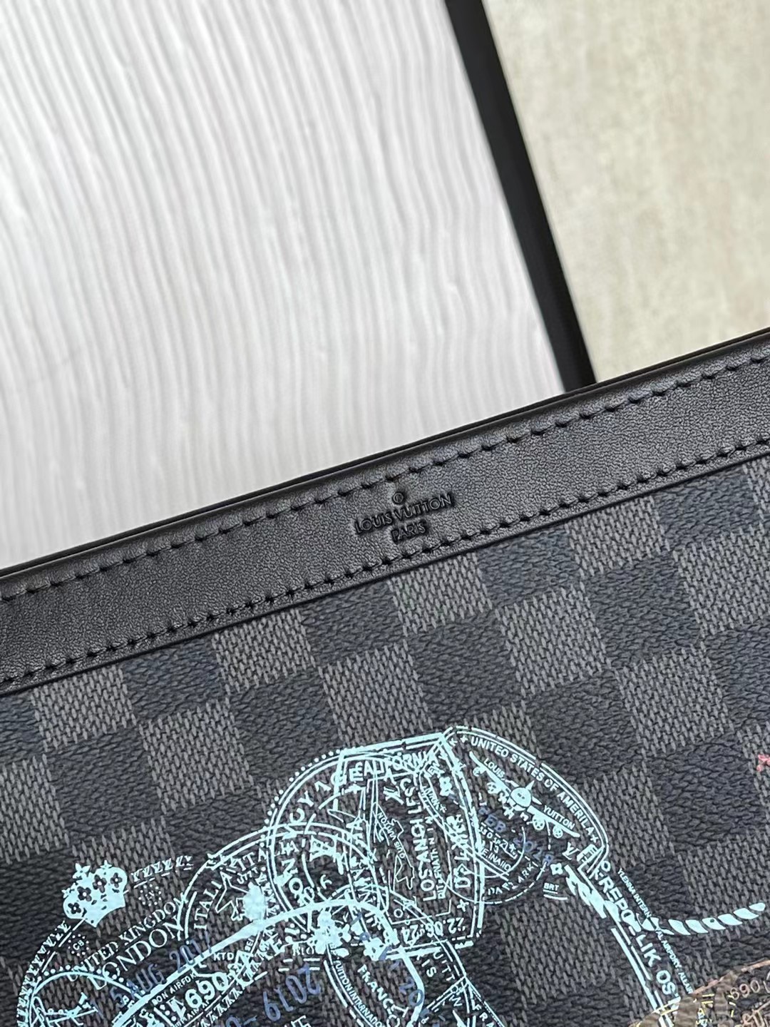 Louis Vuitton Gaston Wearable Wallet Damier Graphite For Men, Men’s Bags, Shoulder And Crossbody Bags 8.7in/22cm