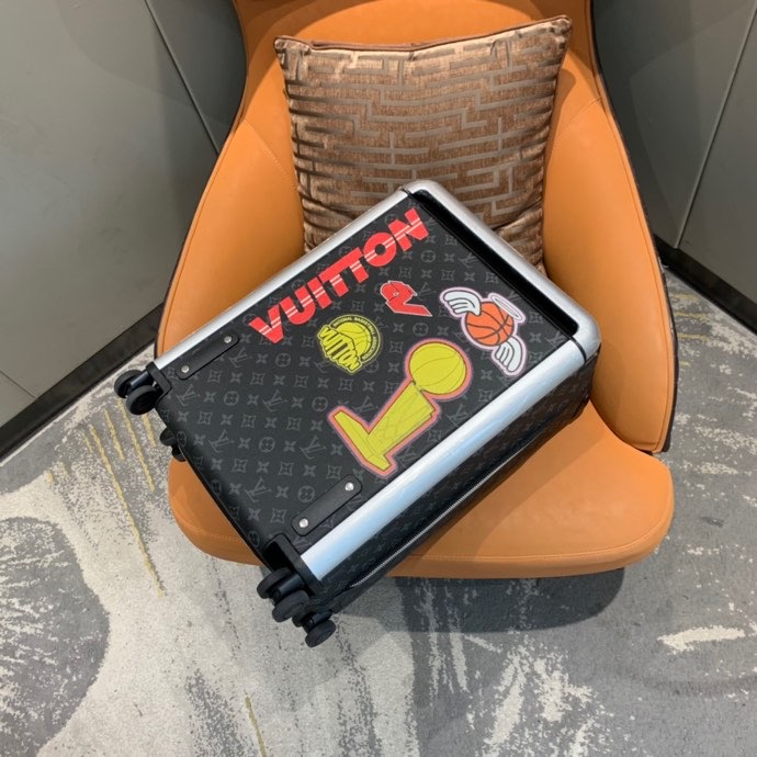 Louis Vuitton Horizon 55 Monogram Unisex Rolling Lugage Black 55cm For Men, Men’s Luggage 21.7in/55cm LV