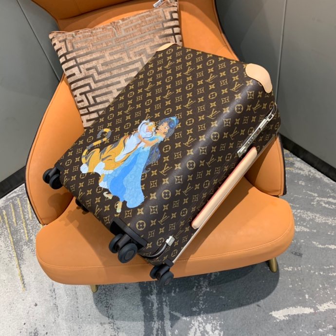 Louis Vuitton Jasmine Horizon 55 Monogram Canvas For Women, Women’s Luggage 21.7in/55cm LV