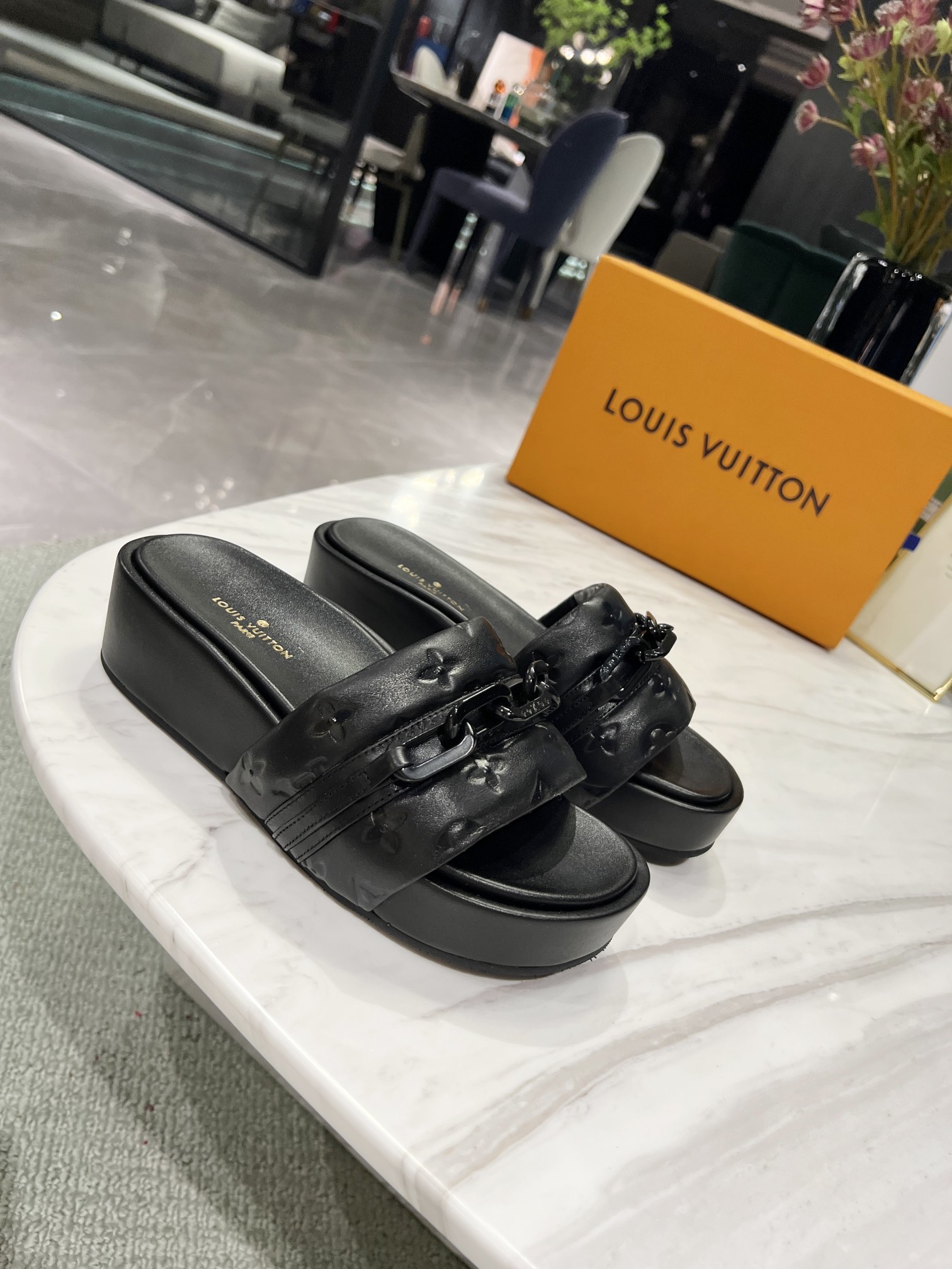 Louis Vuitton Jumbo Flatform Mule Black For Women LV