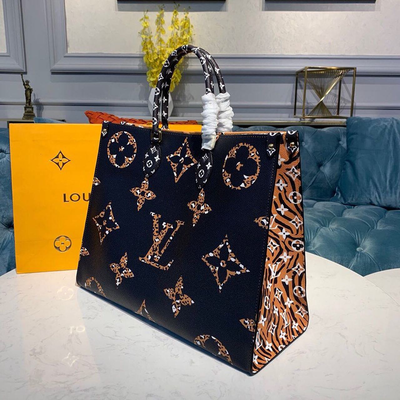 Louis Vuitton Jungle Monogram Giant OnTheGo Tote Bag 41cm For Women Ivoire LV